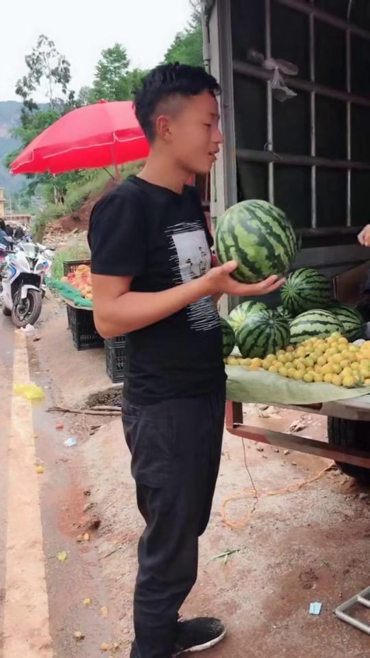 悬崖吃瓜视频大全,揭秘吃瓜视频大全背后的精彩瞬间